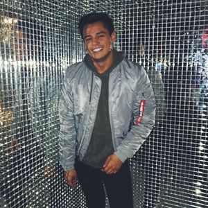 Meet your Posher, Luis